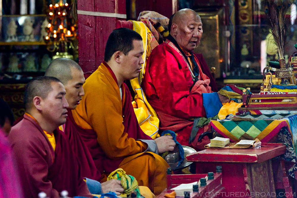 Munks cleaning dishes in Gandantegchinlen Ulan Bator Mongolia